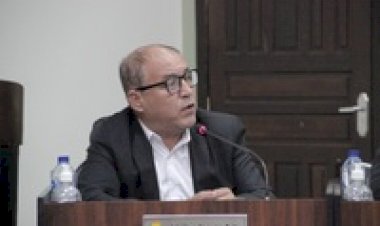 Adailton propõe manutenção de prédios públicos e revitalização de campo